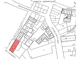 <p>Situering van Blijmarkt 21 op de kaart van G. Berends. De nummers 10 en 11 verwijzen naar respectievelijk de voormalige mouterij en de kapel. </p>
